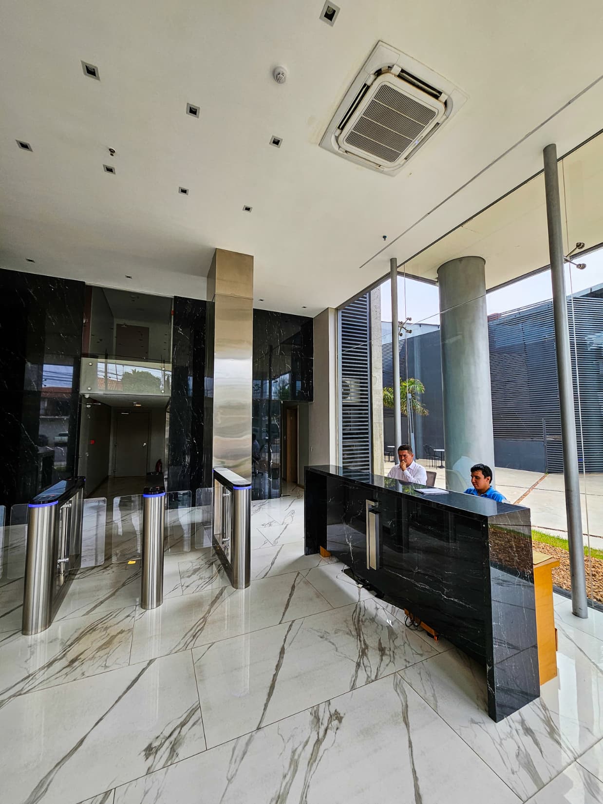 Hermosa Oficina Amoblada y Equipada. Zona Eje Corporativo, foto 5