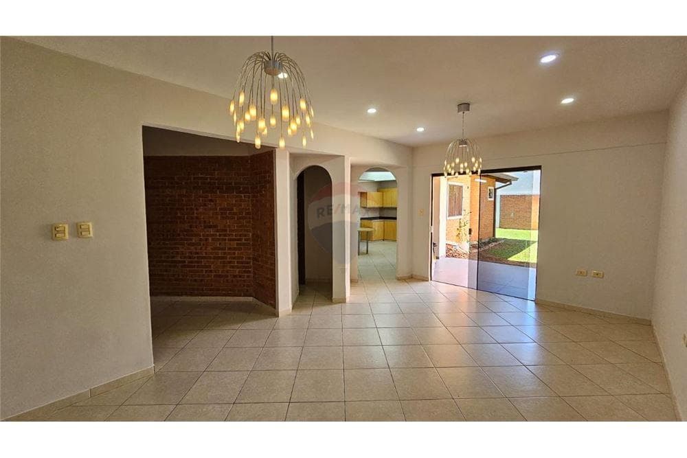 En venta casa tipo duplex a media cuadra de perón, foto 4