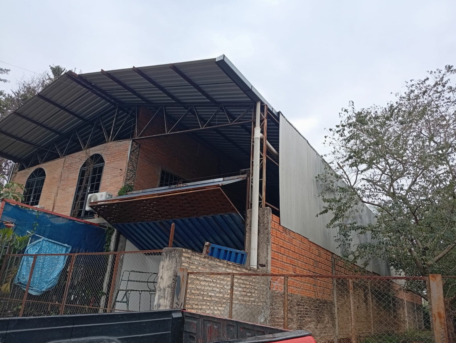 Tinglado En Ñemby A 6 Cuadras De Acceso Sur – Con Oficinas Y Energ. Trifásica — foto 2