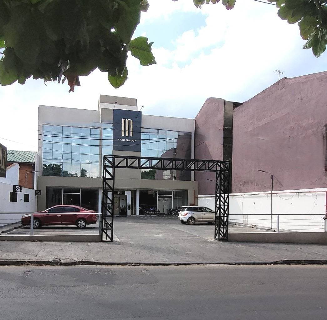 Gran local comercial en el centro de Luque, foto 1