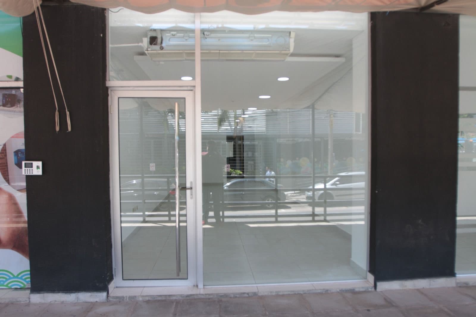 salón comercial en Villa Morra para oficina o comercio — foto principal