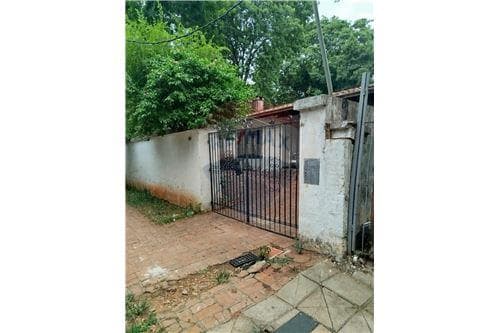 Vendo terreno con construccion en Recoleta