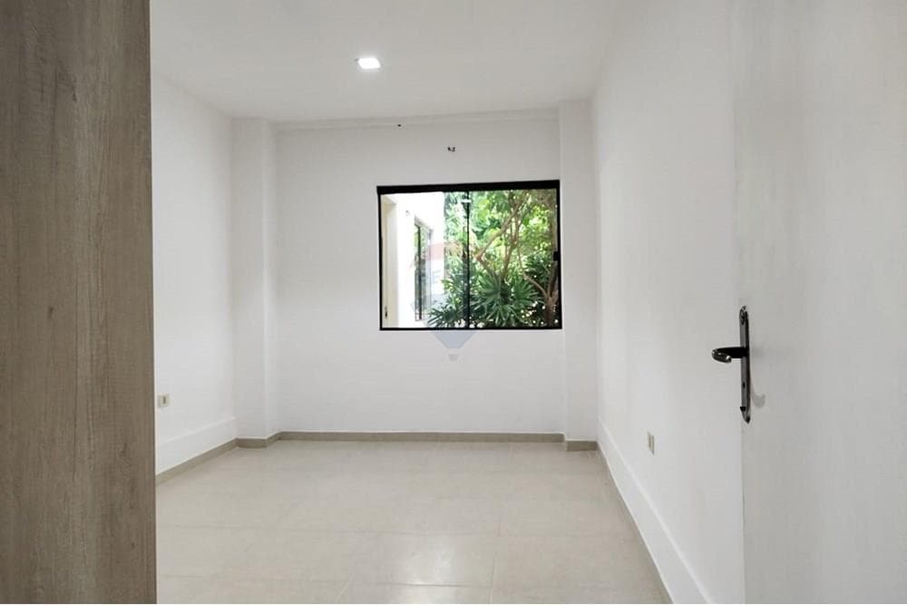 Hermosa residencia en lambare zona yacht, foto 4