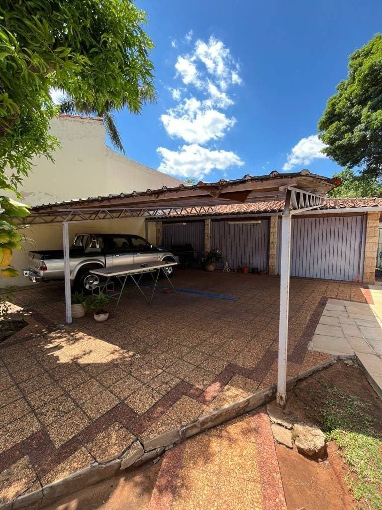 Amplia Casa en el Barrio Recoleta de Asunción - ID 31742 — foto 4