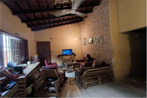 Casa-Venta-Victor Hugo Molas y Pascual Casco, Loma Pytá, Asunción — foto 2