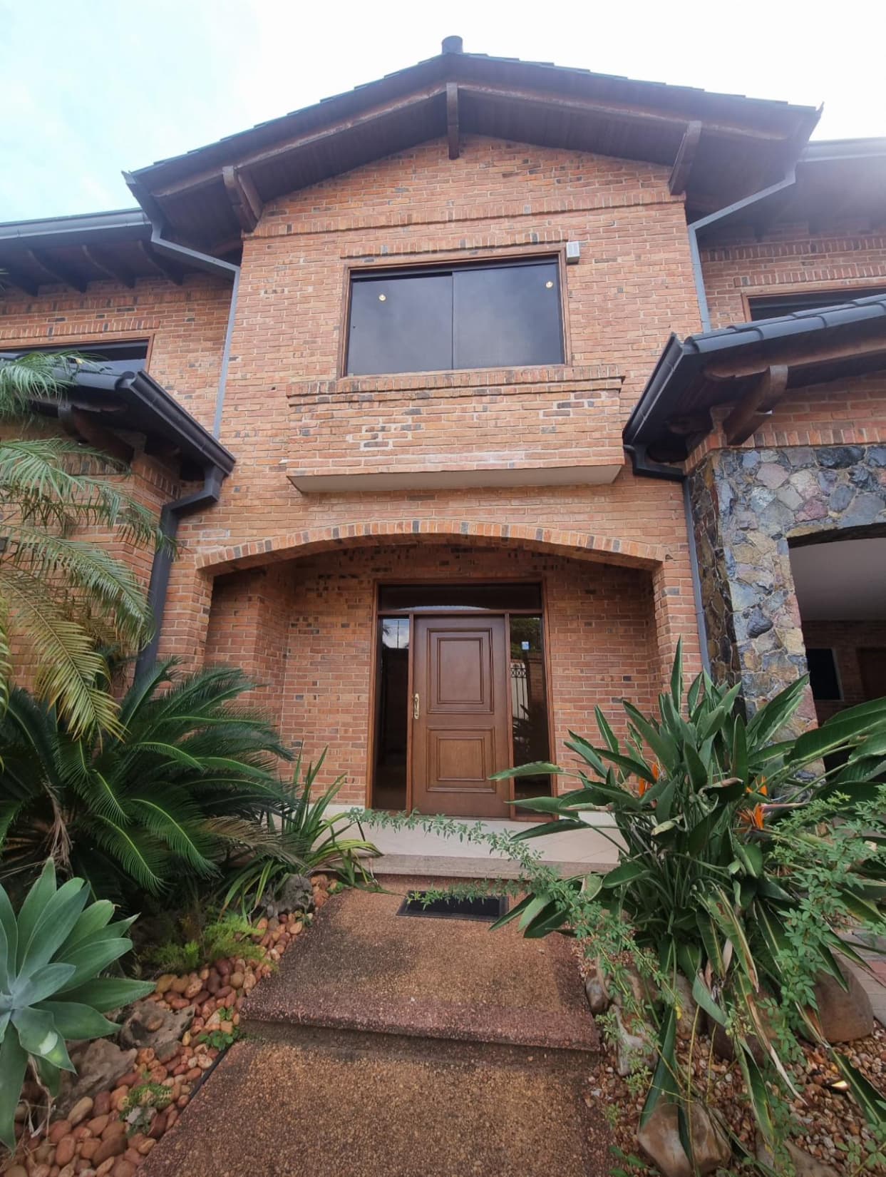 Hermosa Residencia de 3 Habit en Suite en Mburucuya, foto 2