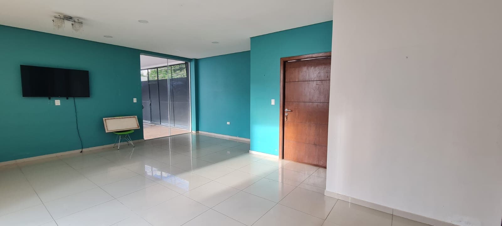 Bella Casa de Lujo, seminueva, en Lambaré, foto 4