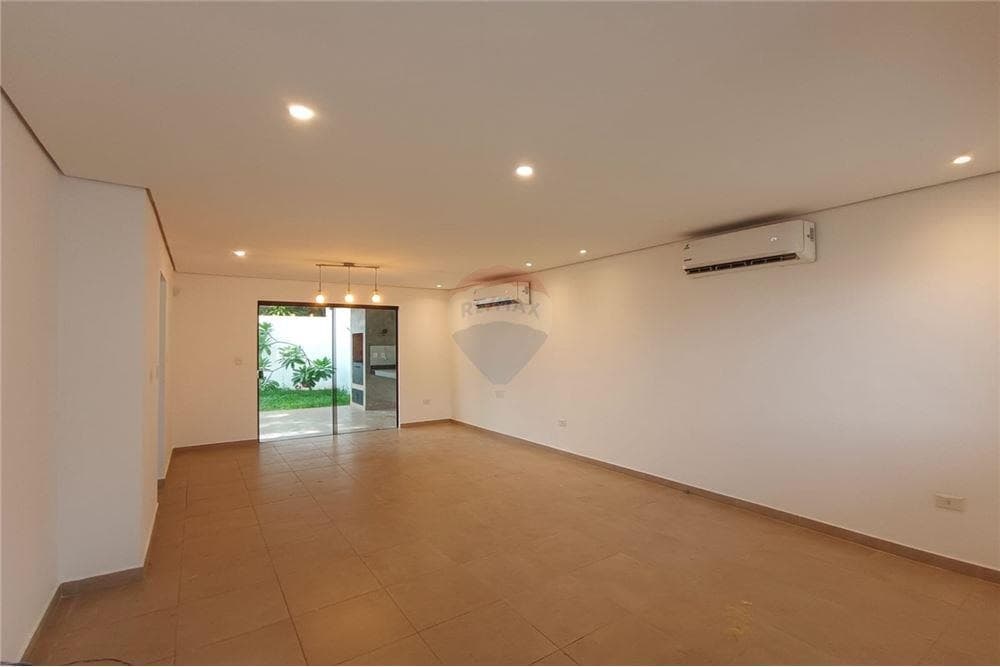 Amplio, hermoso Duplex zona SEK Lambaré!!! — foto 3
