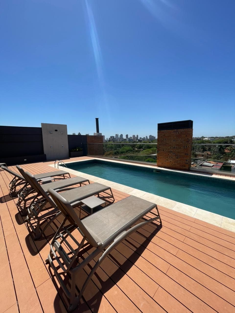 Villa Morra - en alquiler, depto de 3 dormitorios con área de servicio — foto 1