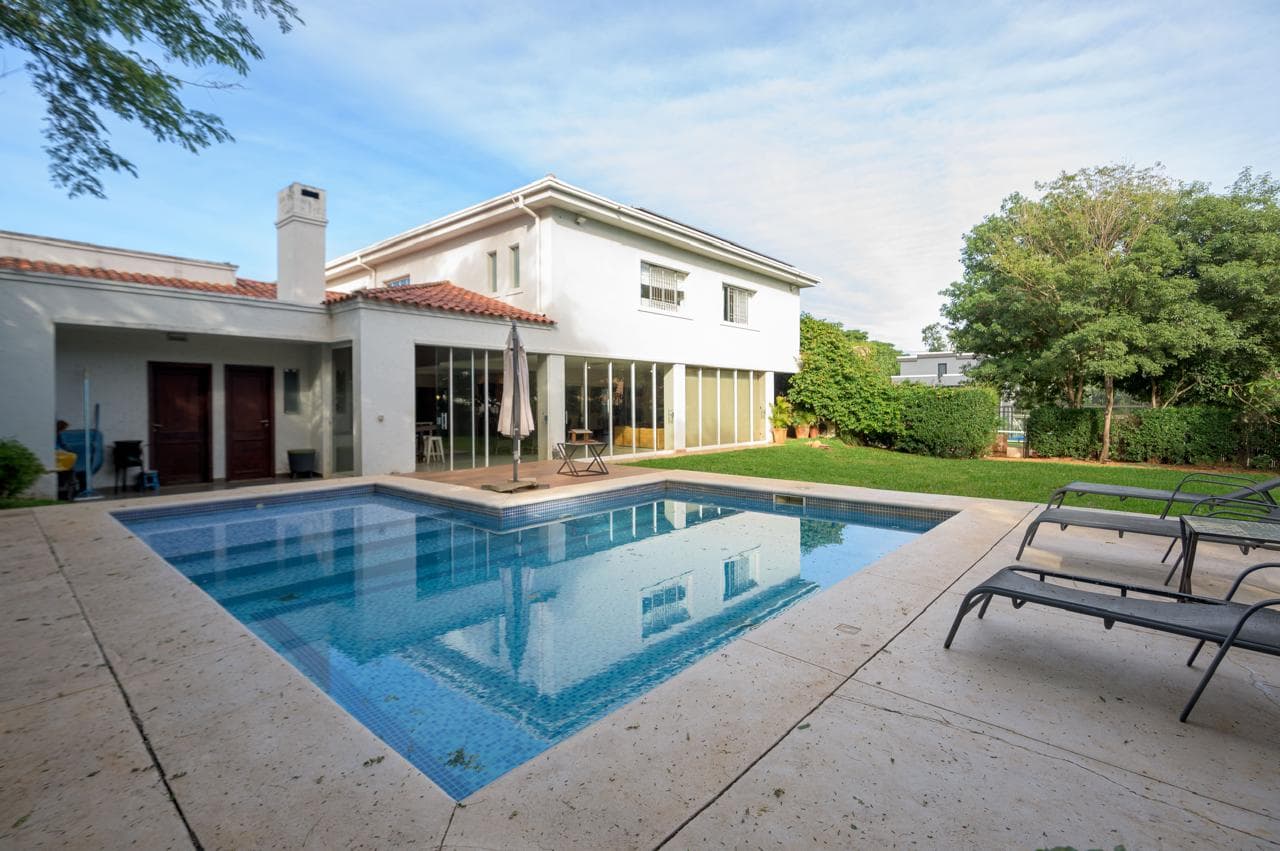 Hermosa residencia en venta - barrio cerrado mmontesol Luque, foto 1