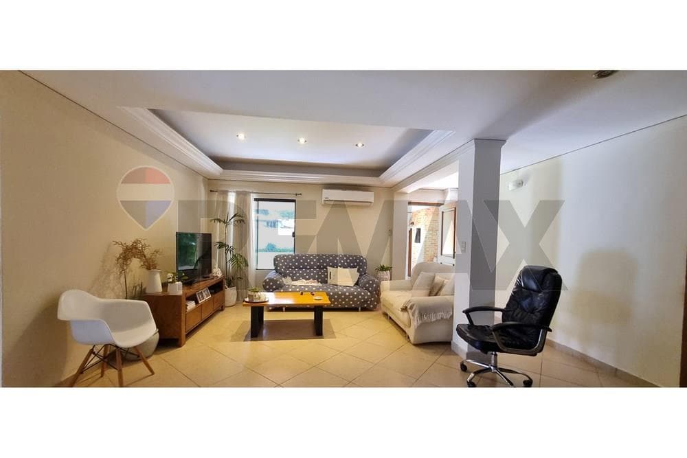 Casa con 4 Dormitorios y amplio patio en Lambaré, foto 3