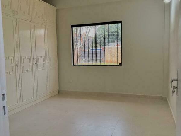 Amplia vivienda en Luque - zona los jardines — foto 5