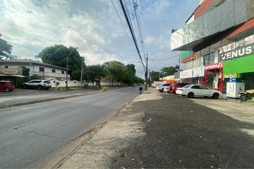 Salón Comercial Estratégico con Estacionamiento sobre Avda. Choferes del Chaco, foto 5