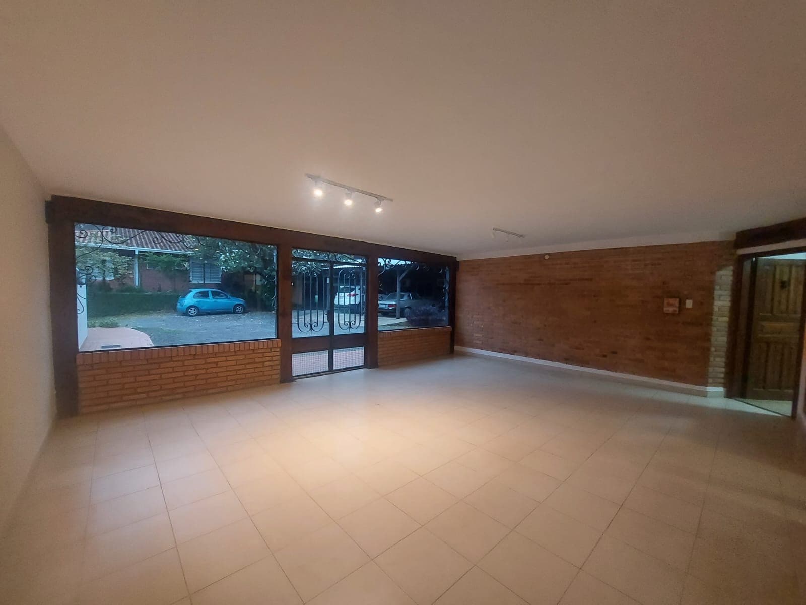Casa c / pisina en pequeño condominio en barrio mcal. Estigarribia, foto 4