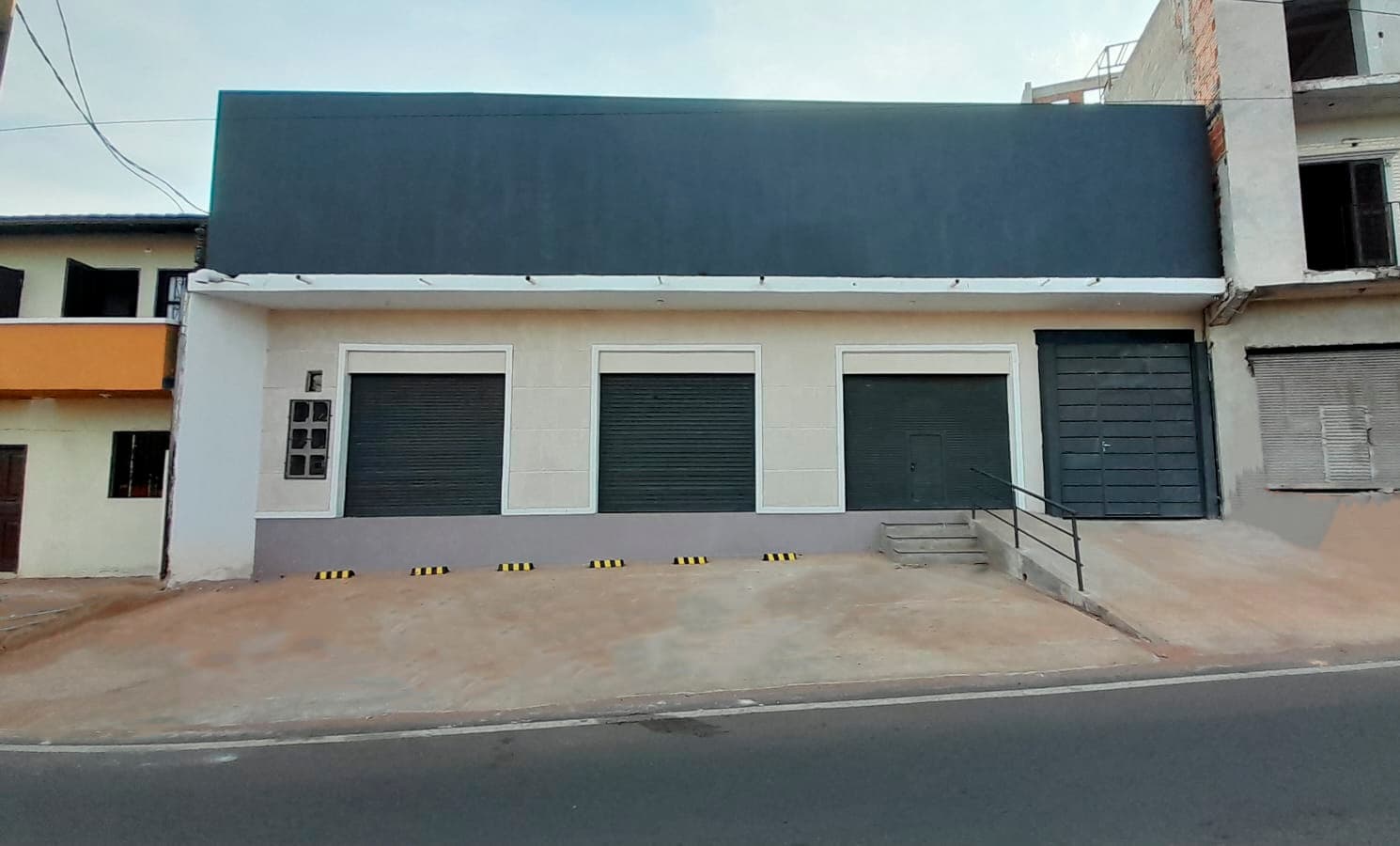 Salon comercial en Villa Elisa a pasos de acceso sur, foto 1