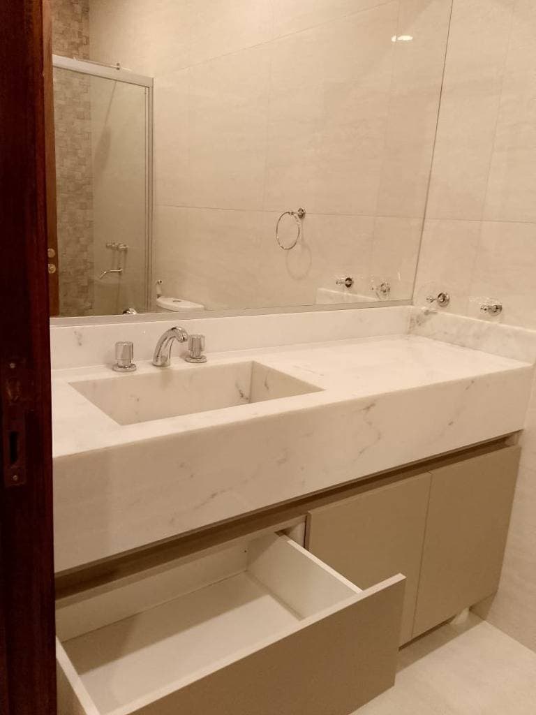 Elegante residencia de una sola planta en 4to. Bariio de Luque, foto 5