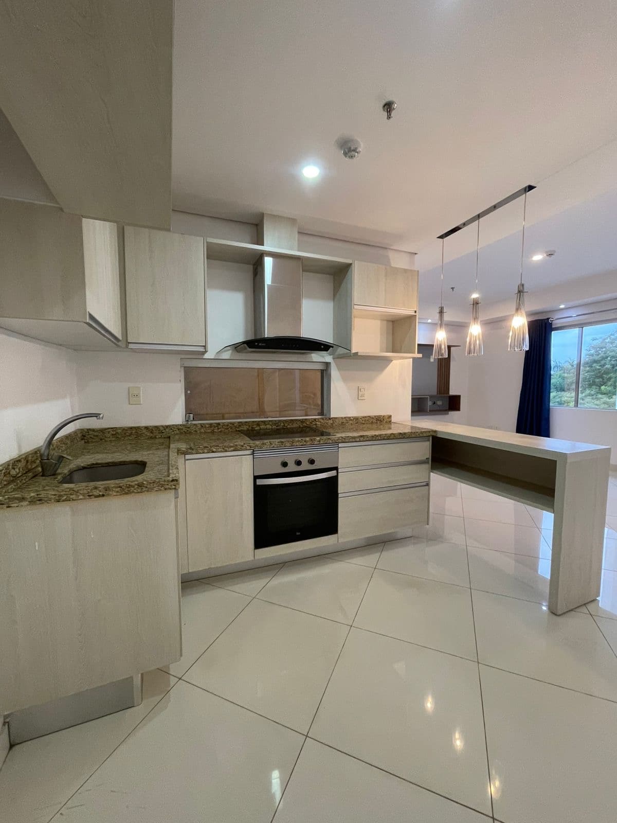 Villamorra - en alquiler departamento de 2 dormitorios - cochera, foto 4