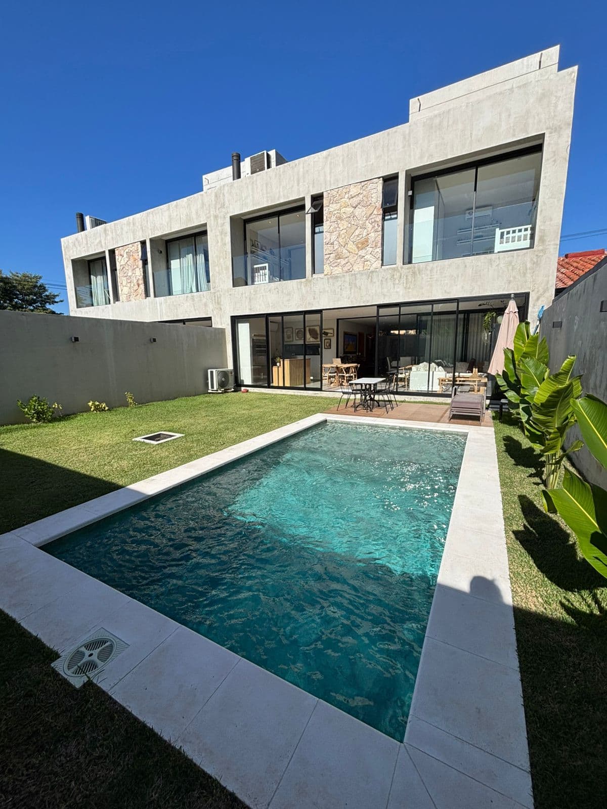 20.000.000 gs - Casa de 3 Niveles - BARRIO MBURUCUYA