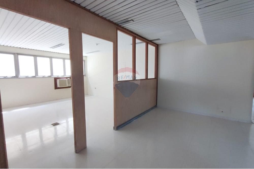 Amplia Oficina Corporativa de 253 m² con Estacionamiento, foto 3