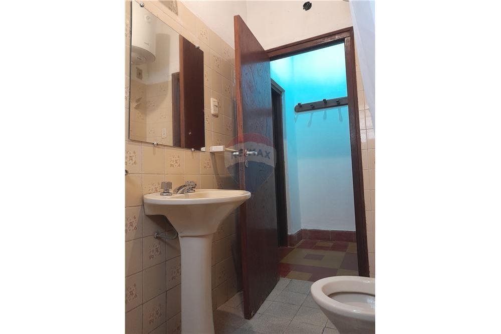 Local Comercial - Alquiler - Encarnación, Paraguay, foto 2