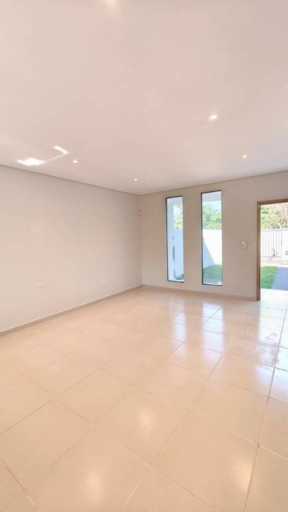 Casas de estilo minimalista - en la ciudad de Mariano Roque Alonso, foto 4