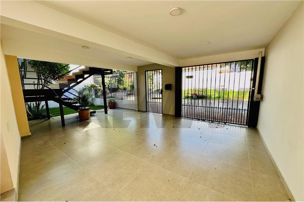Casa/departamento De 2 Dormitorios + Cochera En Barrio San Rafael, Lambaré, foto 3