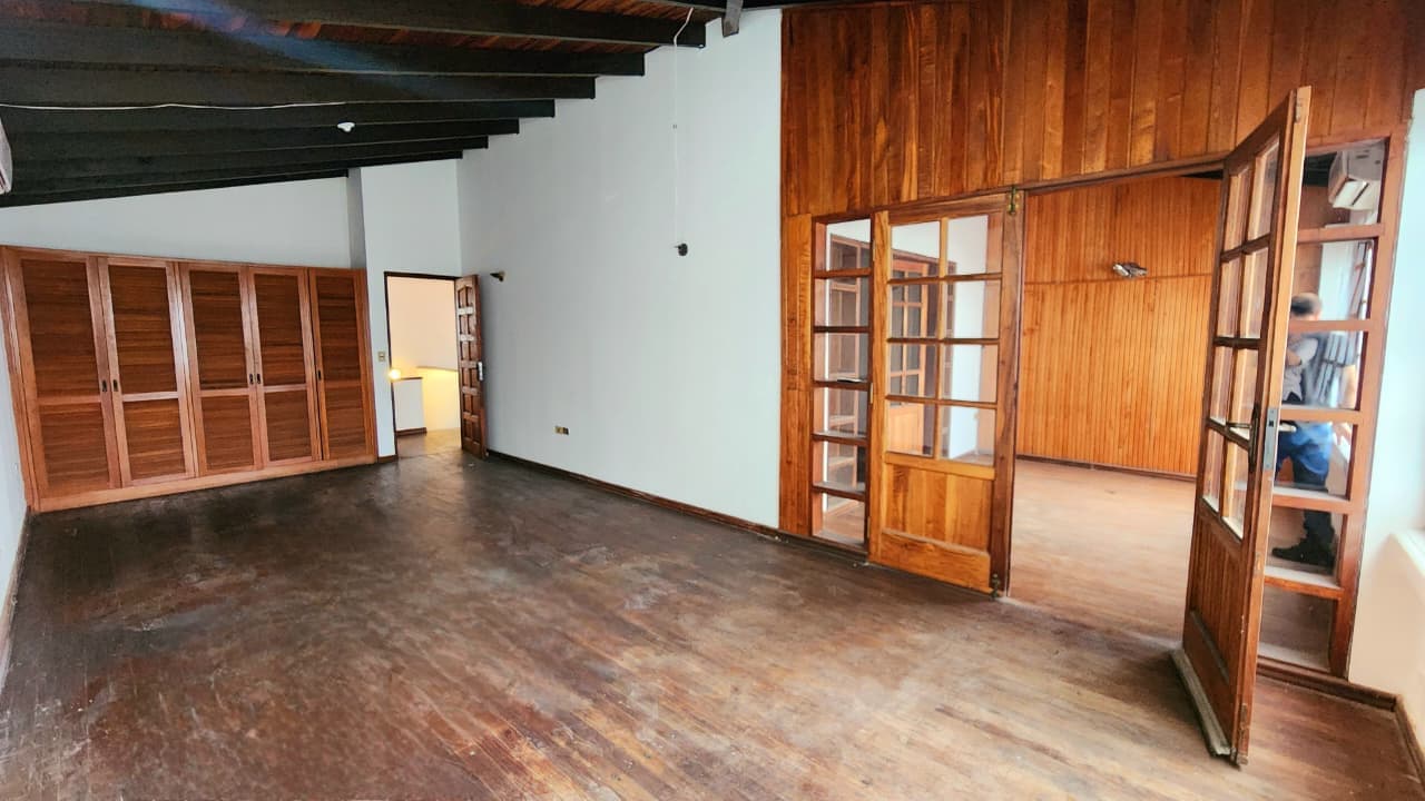 En alquiler hermosa casa con quincho para vivienda u oficina en Manorá, foto 4