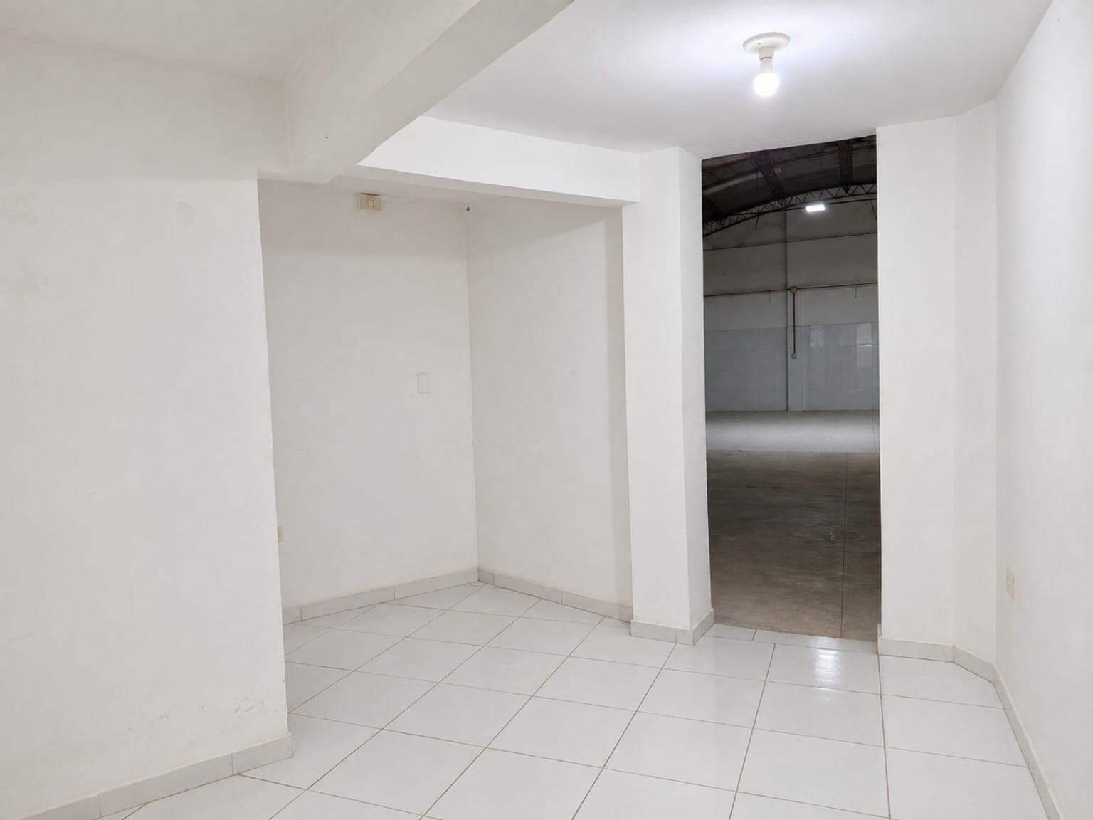 Deposito en alquiler en barrio Jara, foto 4