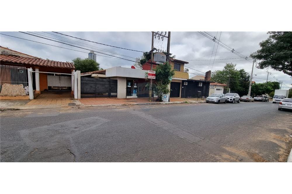 Hermosa casa con salones comerciales, foto 2