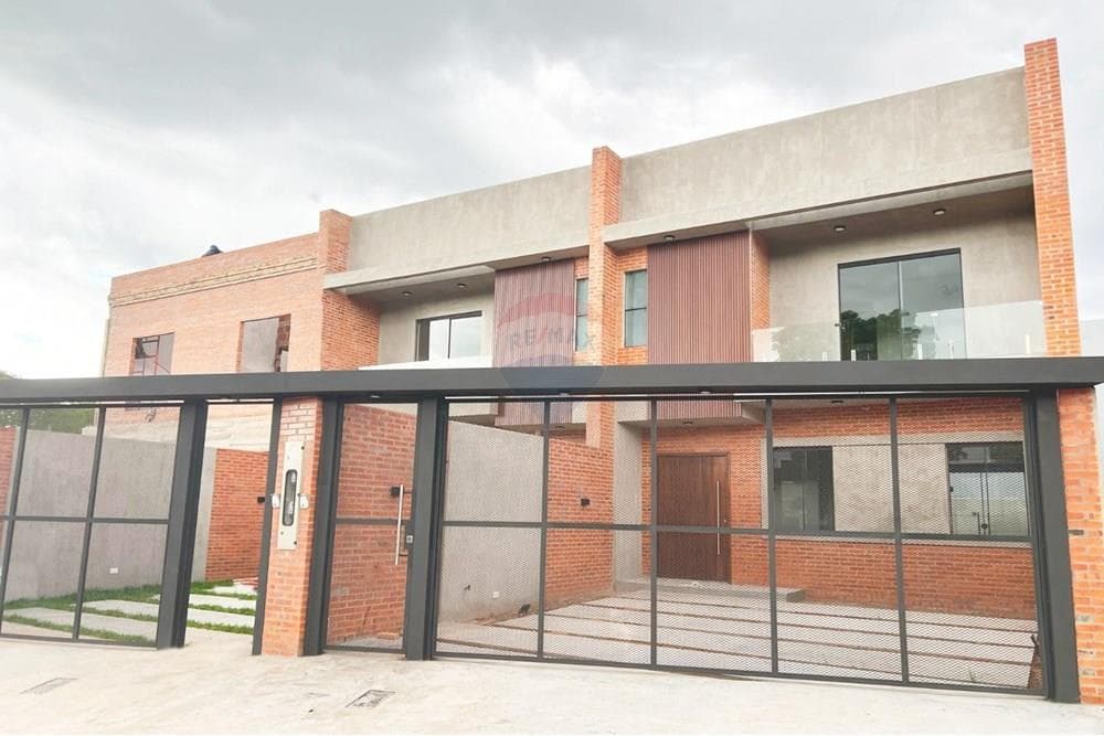 Duplex moderno sobre la avda del yacht en venta