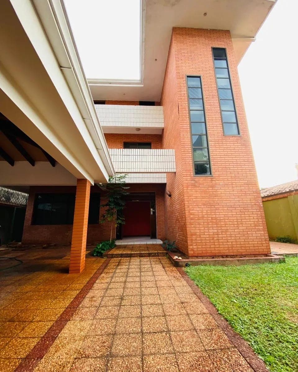 Casa en Carmelitas (para oficinas, spa, estacionamientos, clínica)