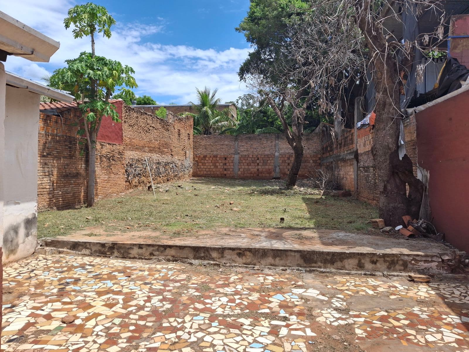 Casa a demoler o refaccionar en Barrio Mburicao, foto 2