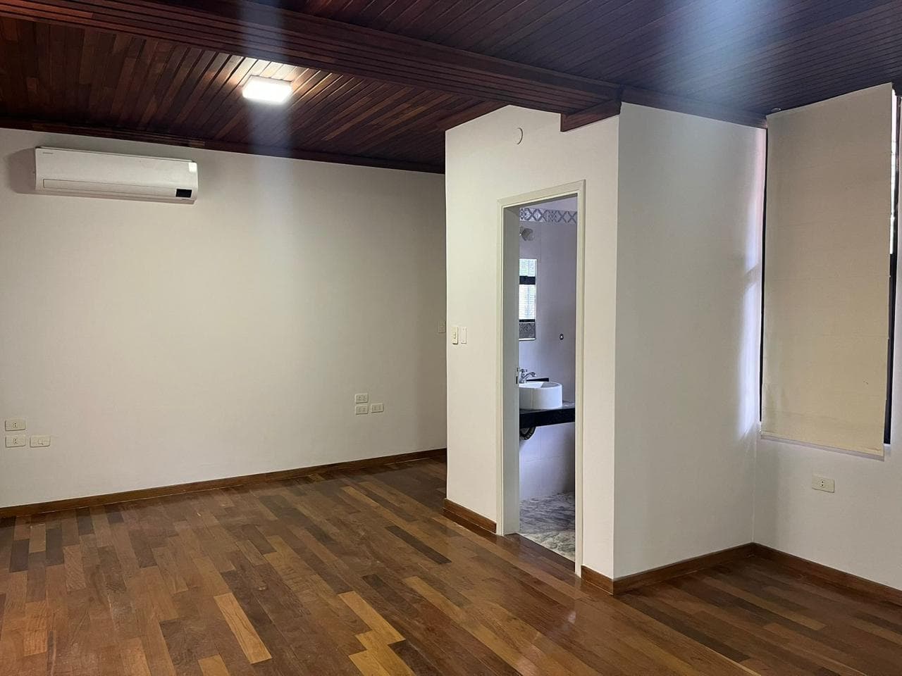 Casa de 7 habitaciones ideal para Vivienda o Oficina zona Centenario, foto 5