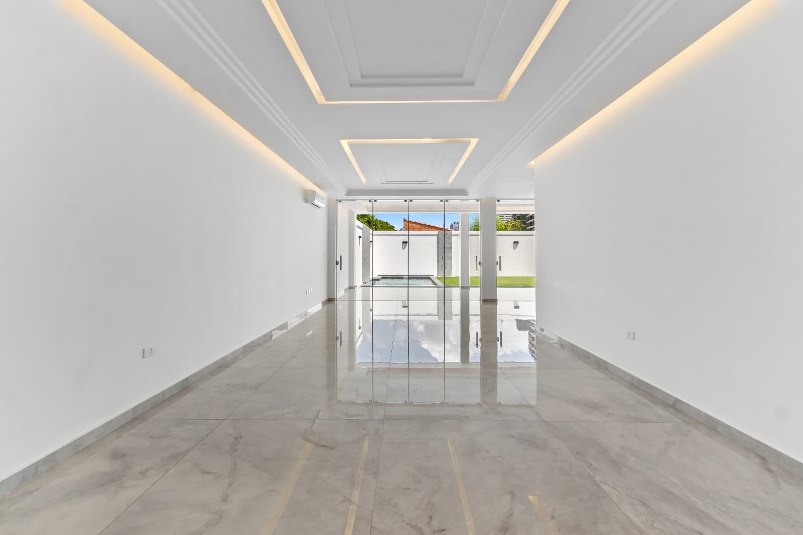 En Venta Casa de 5 dormitorios en suite, a estrenar - En Mburucuya, foto 3