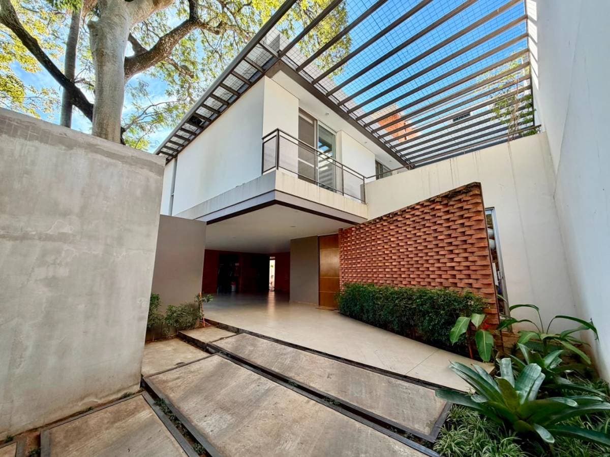 Venta de residencia en barrio mburicao