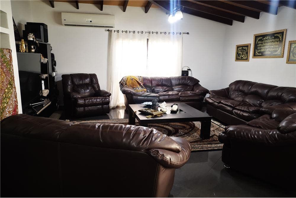 Casa en esquina de finas terminaciones y jardin, foto 4