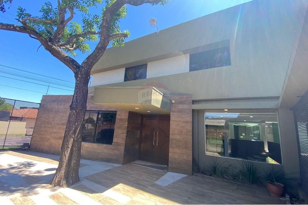 Esta hermosa casa PREMIUN ubicada en Luque
