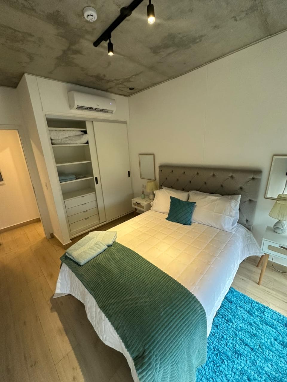 departamento amoblado de dormitorio zona shopping del sol — foto 5
