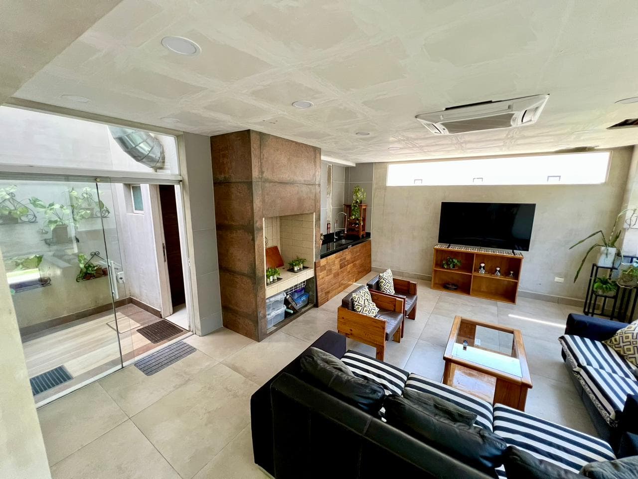 En venta - residencia en lambare, foto 3