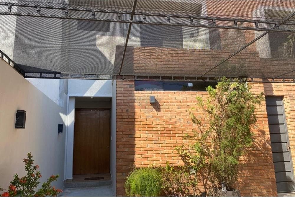 Alquilo hermoso duplex en barrio Herrera