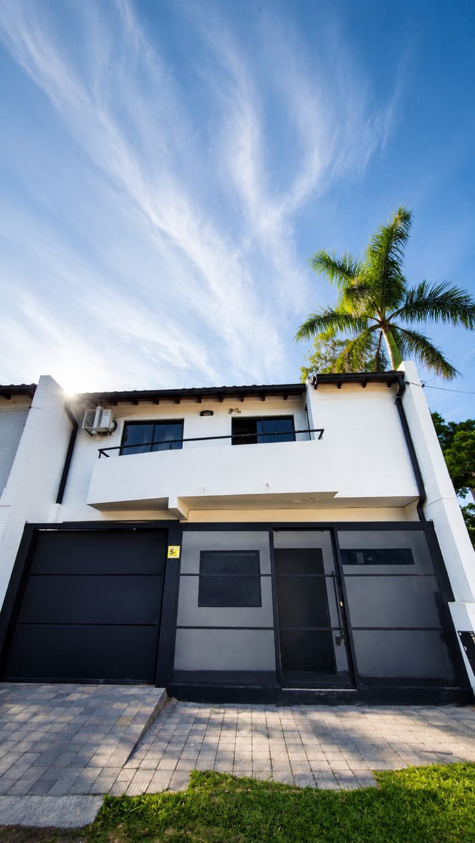 Alquilo duplex familiar nuevo en Lambaré