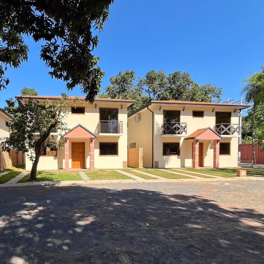 *alquilo casa a estrenar en condominio villaggio Fernando de la Mora*