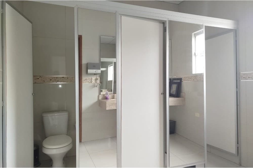Local Comercial - Alquiler - Villa Morra, Paraguay, foto 5