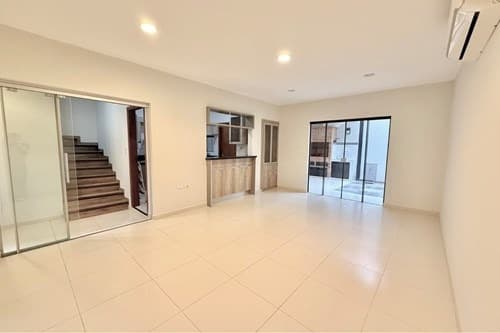 ¡Triplex en el Barrio Felicidad Lambaré! — foto 3