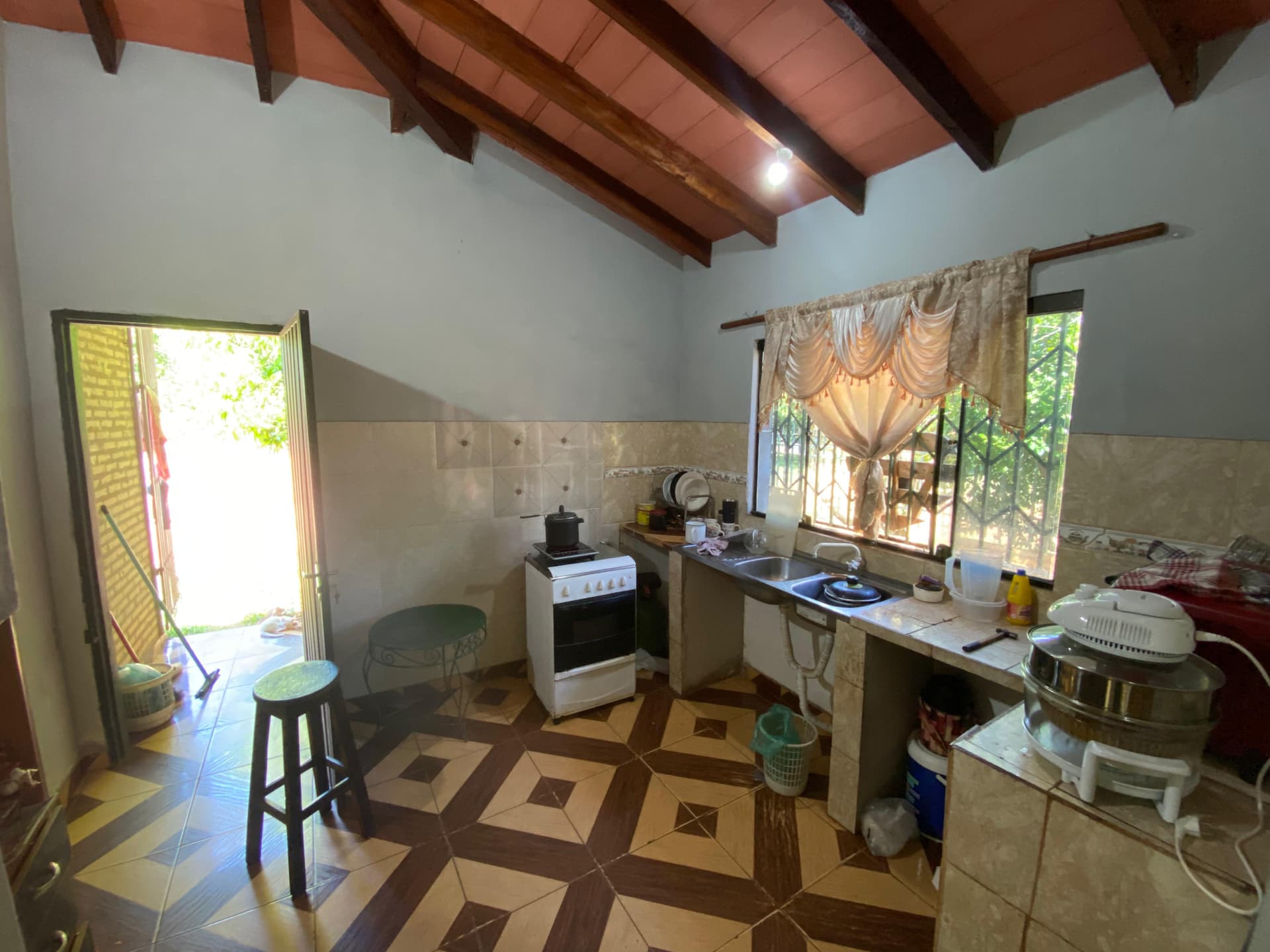En Venta Casa en esquina en Aregua - Costa Fleitas - Barrio Virgen de Caacupe, foto 3