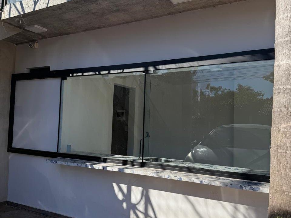Alquilo salón comercial en villa aurelia