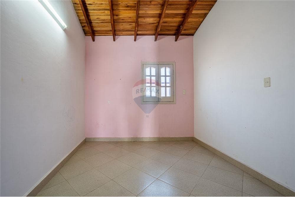Casa en esquina con salón comercial en Villa Elisa, foto 5