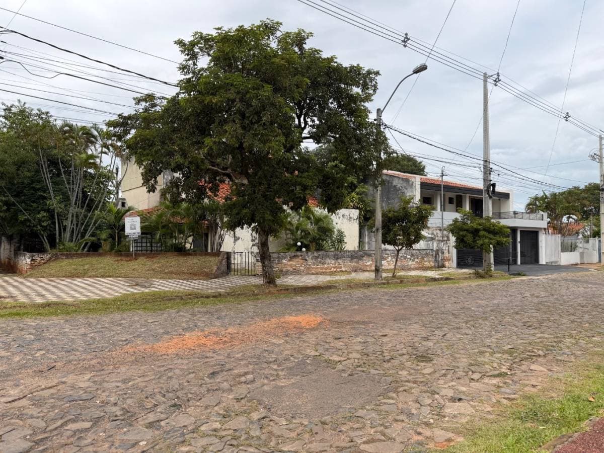 Oportunidad de desarrollo – Lote en esquina con alto potencial | Zona Mercado 4, foto 1