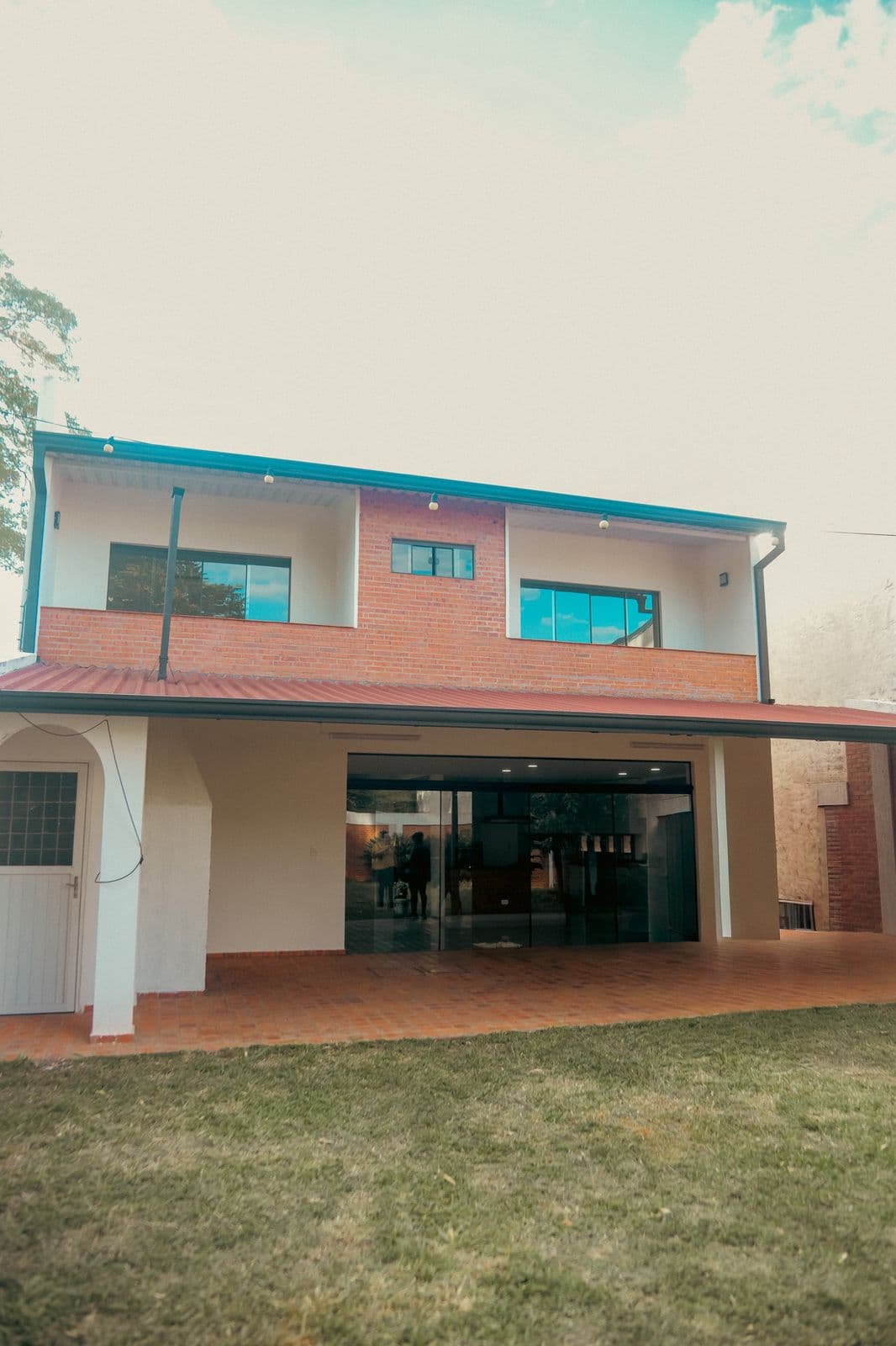 Exclusiva residencia de lujo en Mariano Roque Alonso, foto 2