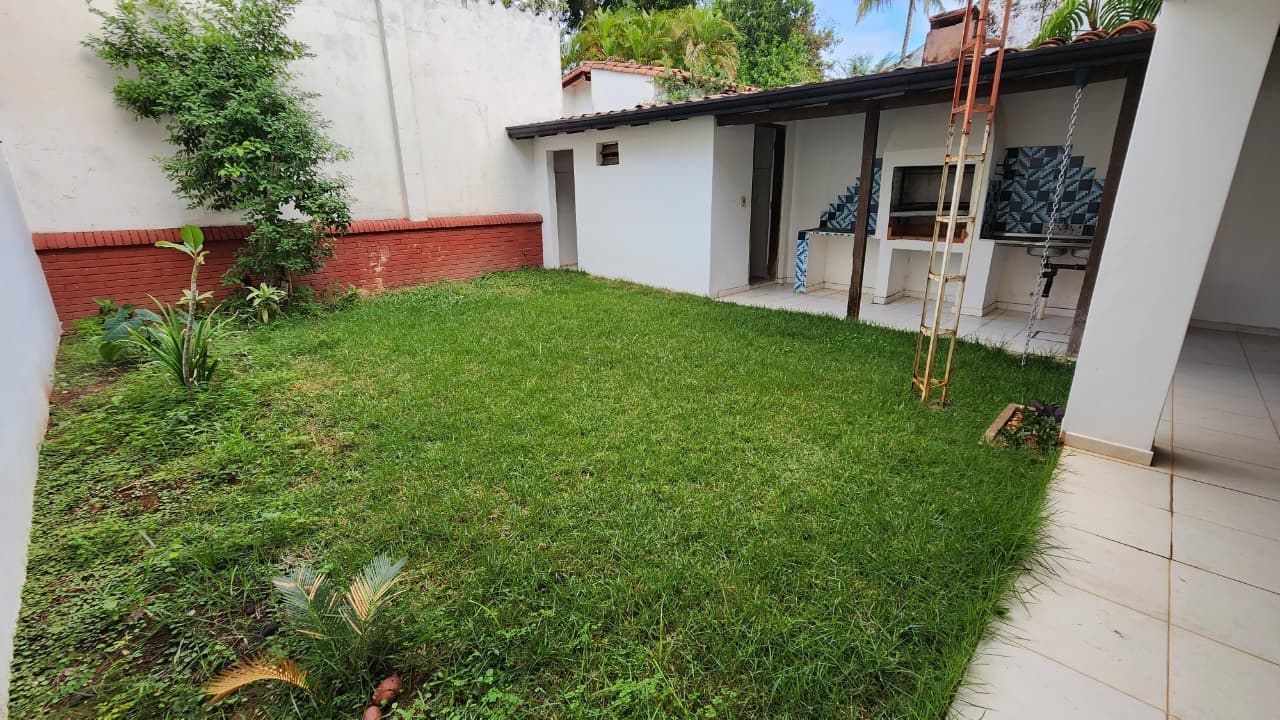 En alquiler hermosa casa con quincho para vivienda u oficina en Manorá, foto 2